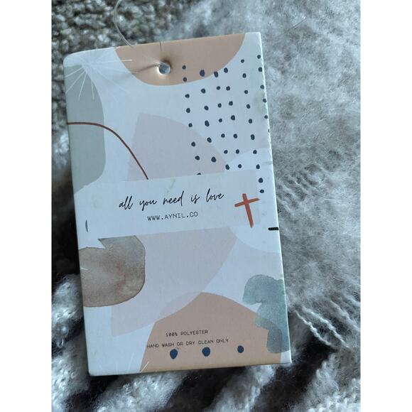 Soft and Fluffy ScarfWrap All you need is Love NWT - Picture 5 of 5